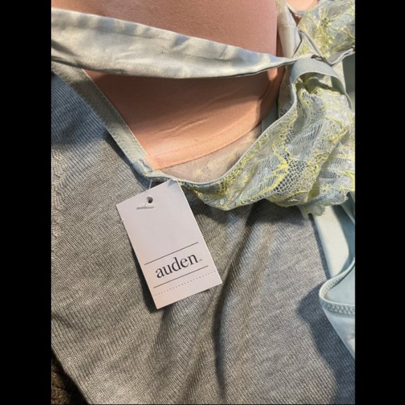 Lingerie - Picture 3 of 4